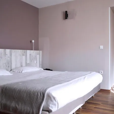 Brit Hotel Le Surcouf-3
