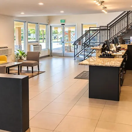 Quality Inn & Suites Near Downtown Bakersfield-2