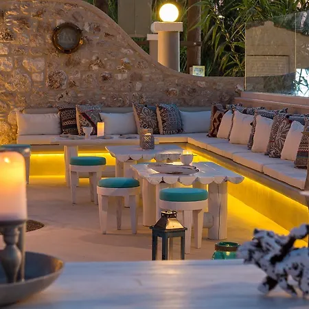 White Pearls-Adults Only Luxury Suites-3