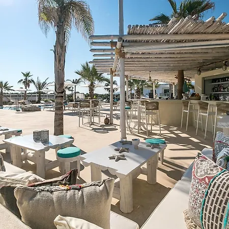 White Pearls-Adults Only Luxury Suites-2