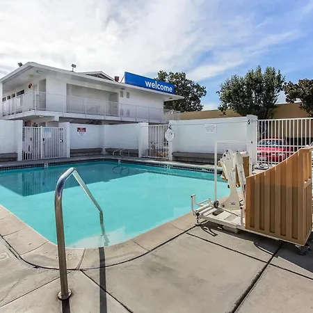 Super 8 By Wyndham Santa Clara-2