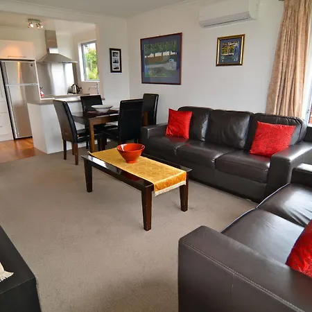Roslyn Apartments-3