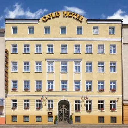 Gold Hotel-3