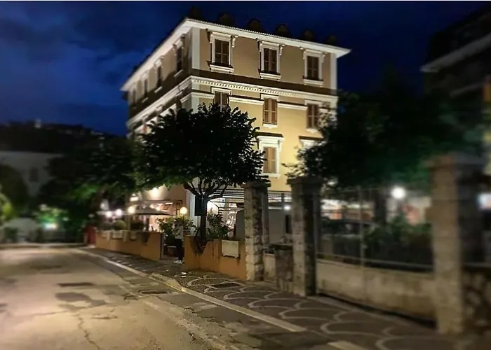 Hotel Iris Crillon