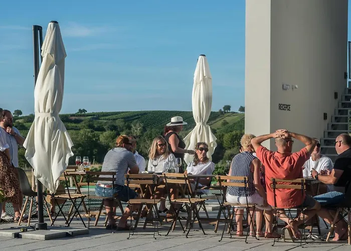Boutique Hotel Vinarstvi Skrobak