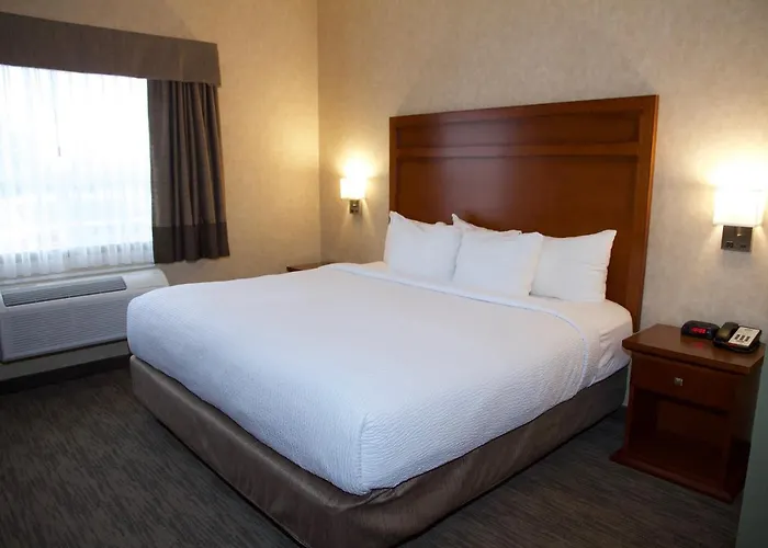 Days Inn & Suites By Wyndham Brooks