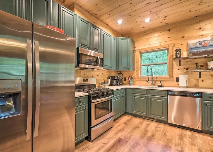 Peaceful Cabin On 3 Private Acres: Deck & Fire Pit