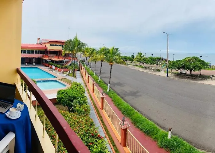 Hotel Yadran Beach Resort