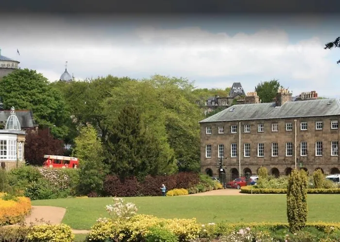 No 6 The Square Tearooms & Accommodation
