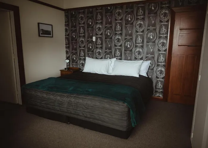 Makikihi Country Hotel