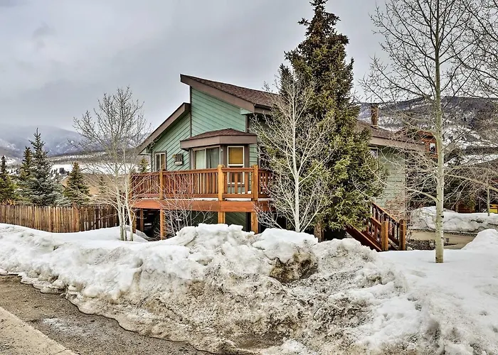 Silverthorne Ski Base W/ Mtn Views: Walk To Trails