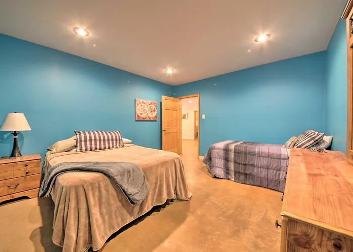 Peaceful Custom Carbondale Home W/ Deck, Near Siu!
