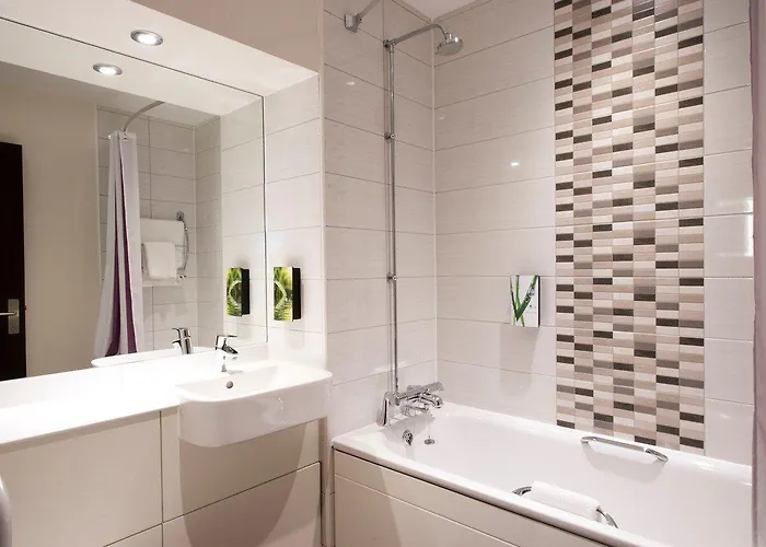 Premier Inn Cheltenham Town Centre