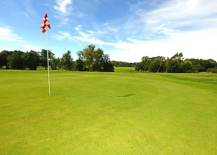 Blacknest Golf And Country Club