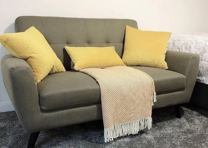 Flat 2 - Entire Modern Two Bedrooms Home With En-Suite & Free Parking Close To Qmc, City Centre And Notts Uni - Self Check In