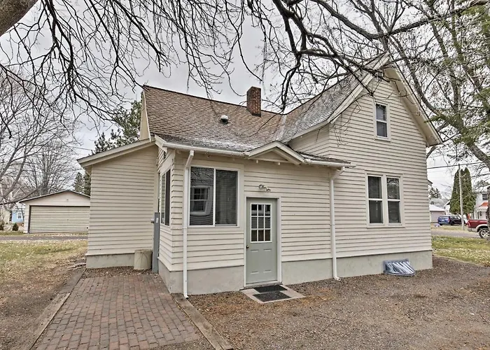 Walk To Lake Superior: Ontonagon Home W/ Fire Pit!