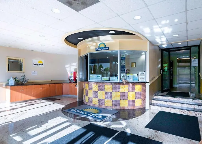 Days Inn By Wyndham Hartford/Closest Downtown