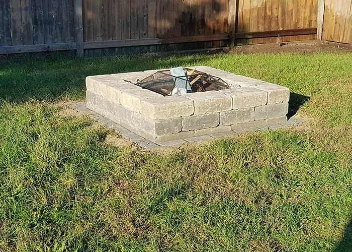 Sarnia Central Six - Big 6 Bedroom 2 Ba - Patio And Bbq