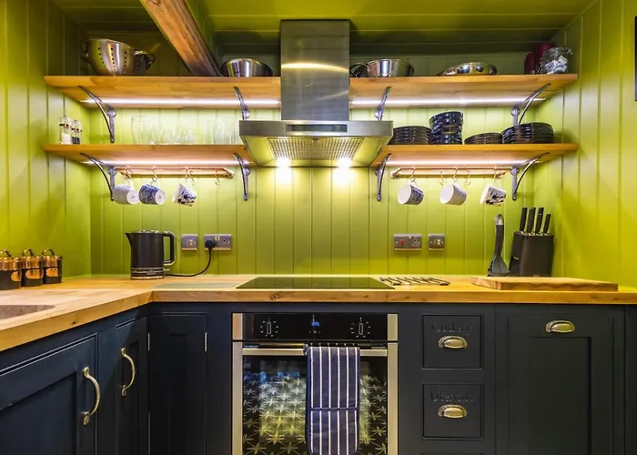Number 6 Stamford - Boutique Grade II Listed Townhouse