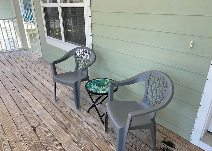 Condo W Pool Near Beaches, Dining, Shopping, Etc