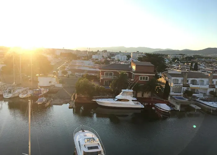 Vue Panoramique sur la Mediterrannée, appartement sur canal&proche plage