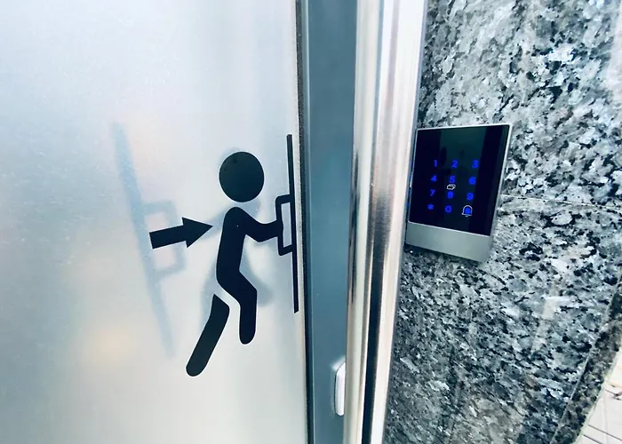 Thruster - Rooms, Kitchen, Chill-Out Zone-Netflix, Lobby-Netflix