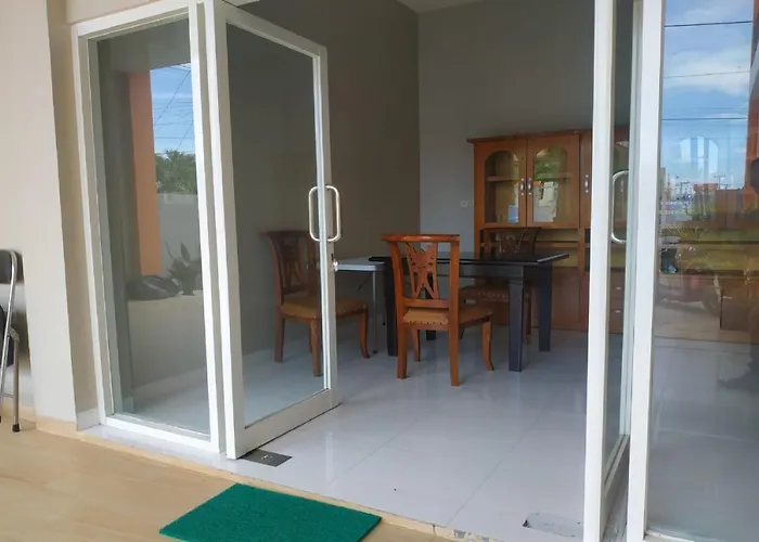 Nietsa Guest House Palu Redpartner