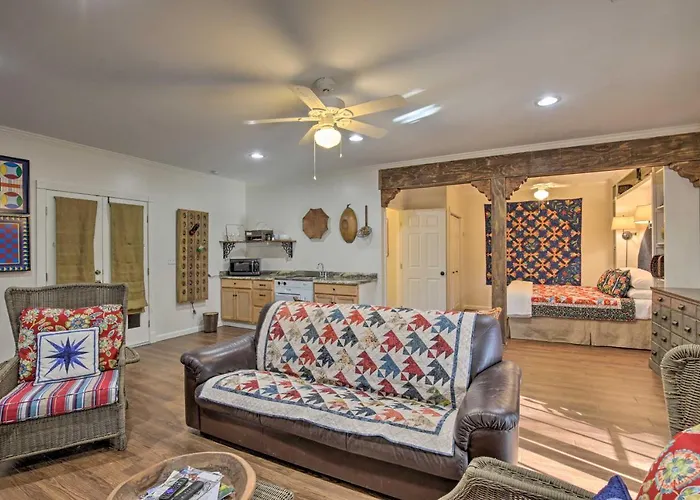 Cozy & Quiet Studio W/ Porch, Near Scenic Railway!