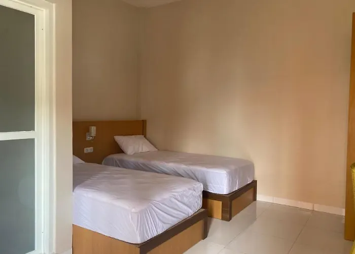 Nietsa Guest House Palu Redpartner
