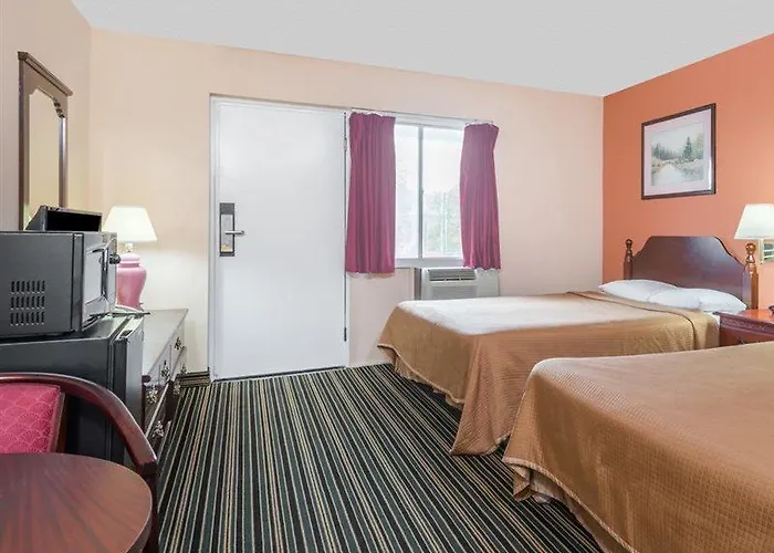 Days Inn By Wyndham Lenox Ma