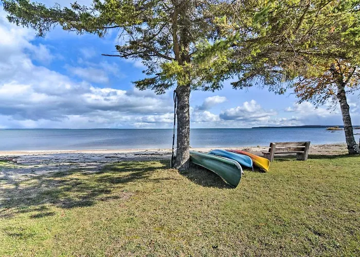Lovely Lake Huron Getaway: Beach Access & Kayaks!