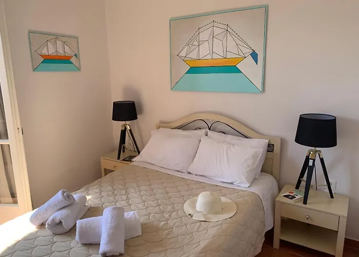 A Hotel Faros