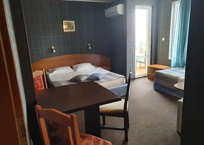 Family Hotel Lazuren Briag