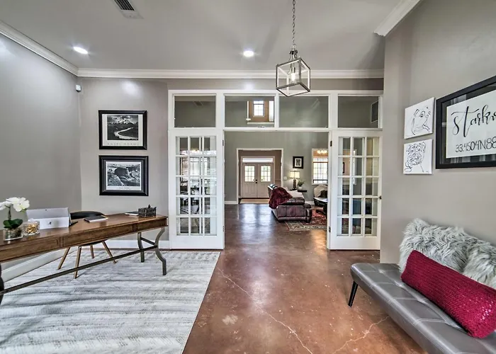 Starkvegas Clubhouse ~ 2 Mi To Msu Campus!