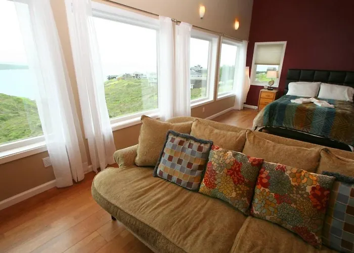Beach Nest! Hot Tub! Sauna! Bbq Grill! Amazing Views!! Romantic Getaway! Dog Friendly!!