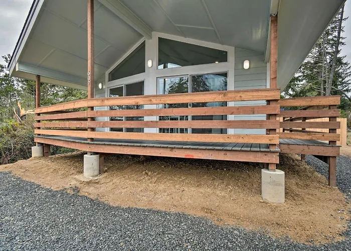 Cozy Cottage On The Coast Near Downtown Westport!