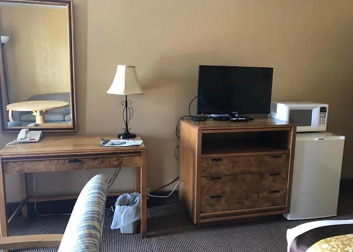 Knights Inn - Baker City