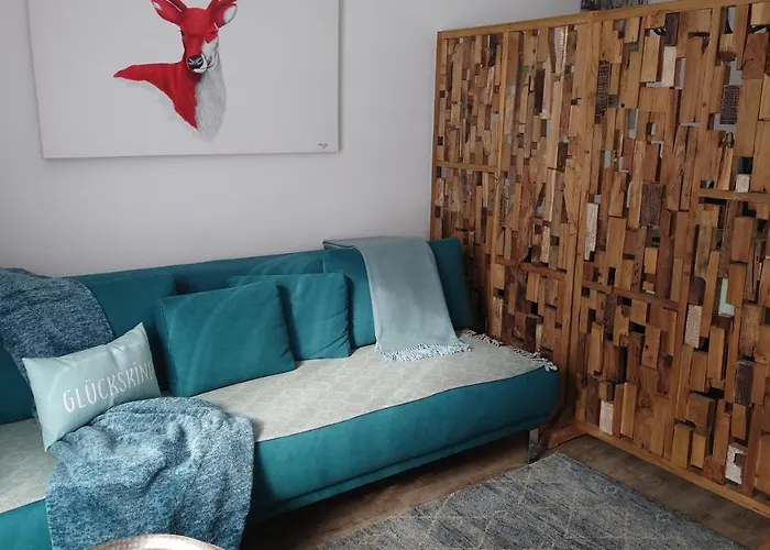Maurers Schlierseetraum 1 hochwertige Erdgeschosswohnung mit allen Raffinessen erfreut sich auch Urlauber idealerweise für Paar mit Kindern geeignet und Vierbeiner Dank des tollen Zauns auf der Terrasse stylisch und edel von der Ausstattung mit 64 qm