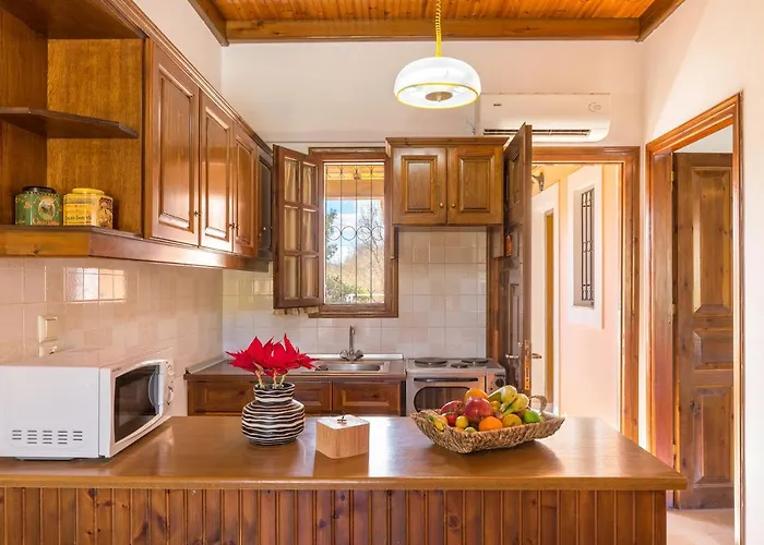 Nikos Pool House & Apartments