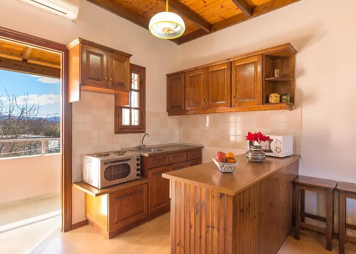 Nikos Pool House&Apartments