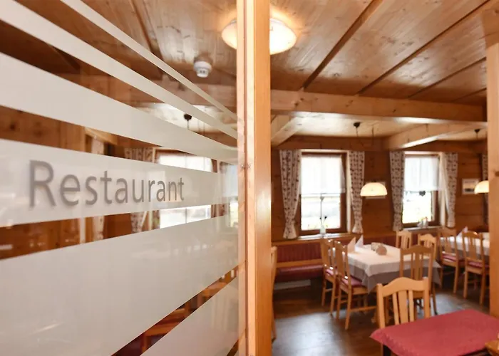 Gasthaus & Pension Alphorn