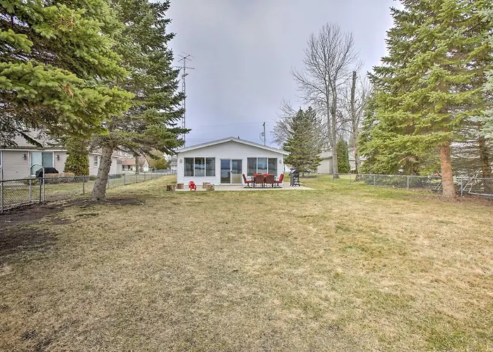 Peaceful Lakefront Houghton Lake Property W/ Patio