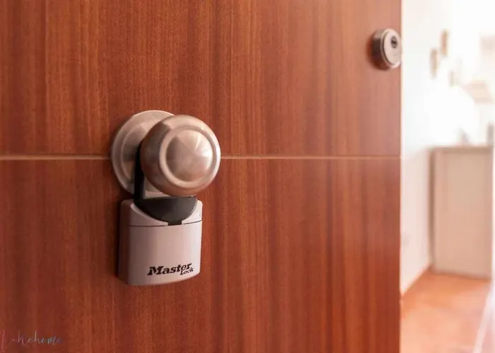 Apartamento nuevo junto a la playa , vistas al mar