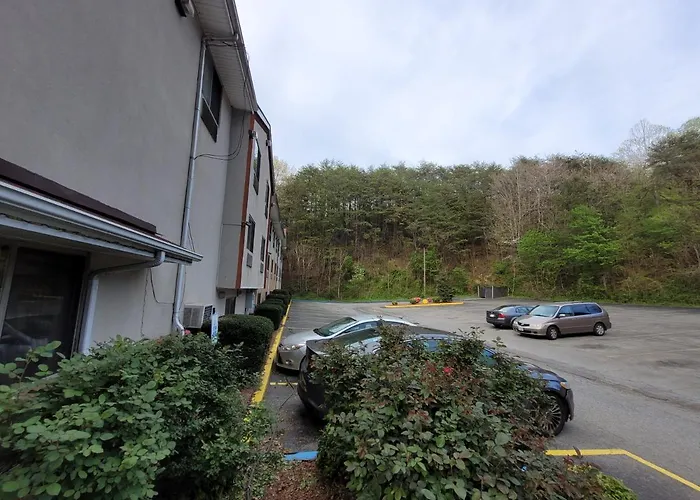 Raceway Inn