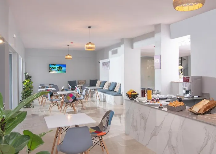 Golden Sunlight Hotel By Estia