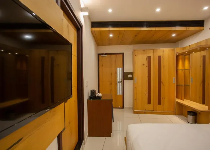 Hasco Tower Business Hotel Stay Close To Palakkad Junction Railway Station
