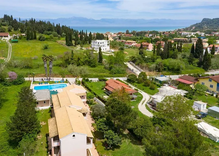 Nikos Pool House & Apartments