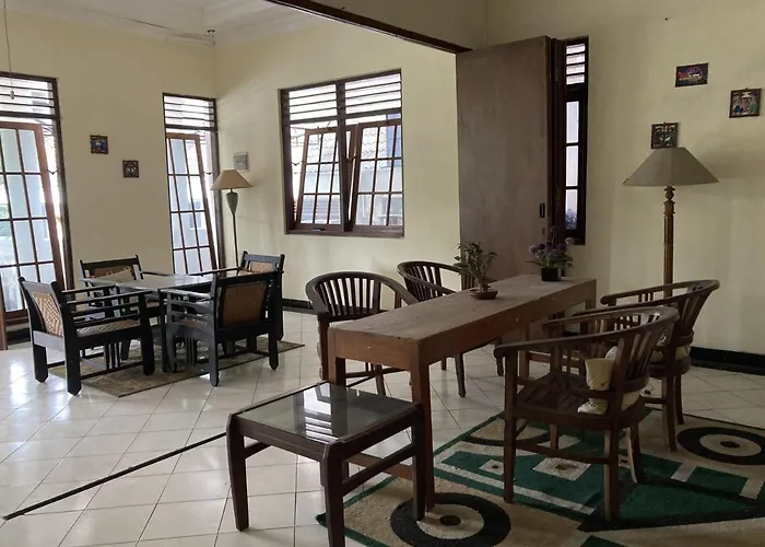 Hotel Garuda Syariah Near Alun Alun Banjarnegara
