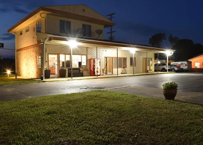 Great Lakes Inn & Suites