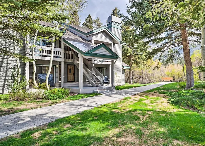 Hot Tub Access: Mammoth Lakes Nature Escape!